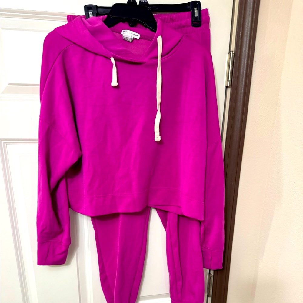 Fun outfit. Only worn one time. Super stretchy and cozy